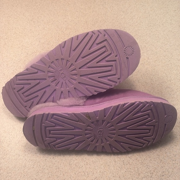 Ugg platform slippers/ everyday wear 
Hard to find purple ! - Picture 7 of 7